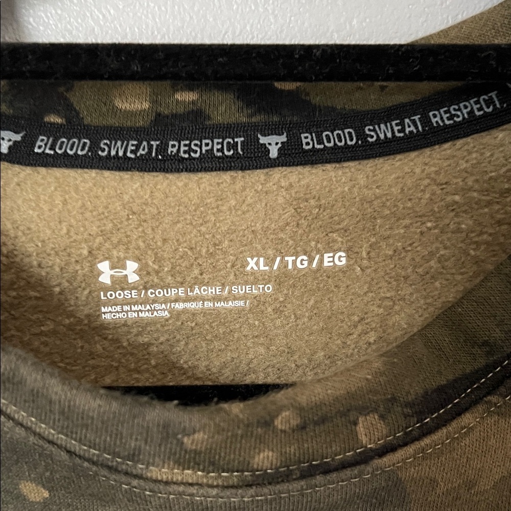 Under Armour Project Rock USA Camo Loose Fit Pullover Sweatshirt Women’s XL - Picture 2 of 11